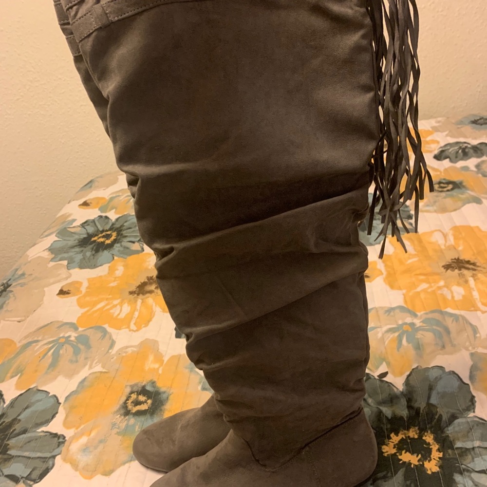 Boots - Picture 5 of 8